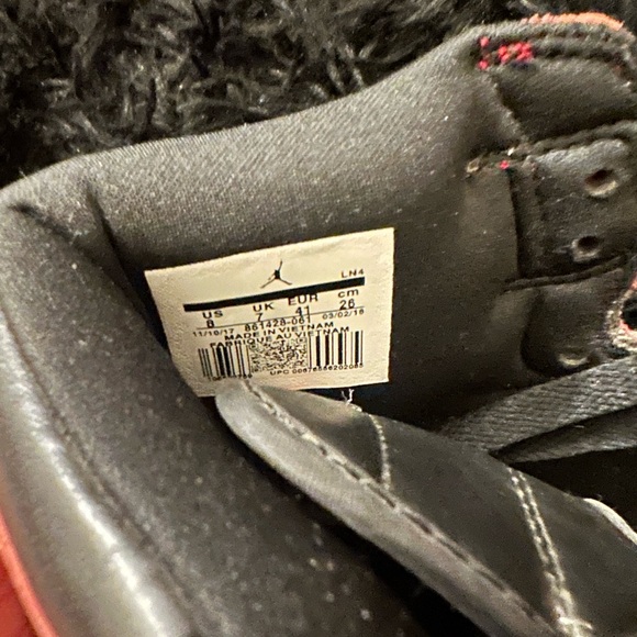 Athletic_Shoes